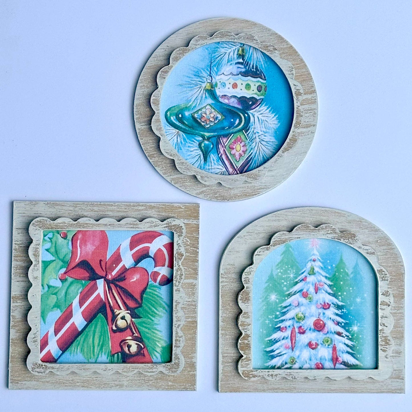Vintage Style Retro Christmas Magnet, Feathered Farmhouse