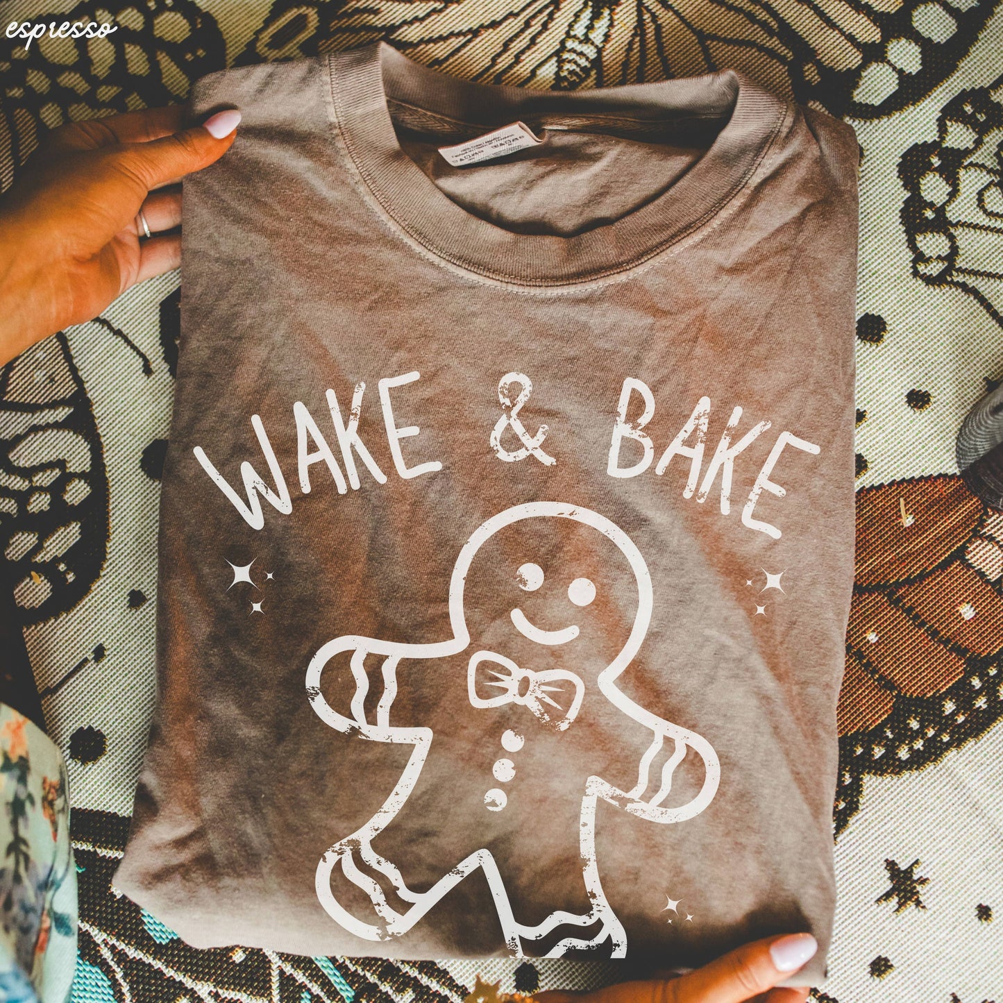 Wake & Bake Gingerbread Baking Tee, Feathered Farmhouse