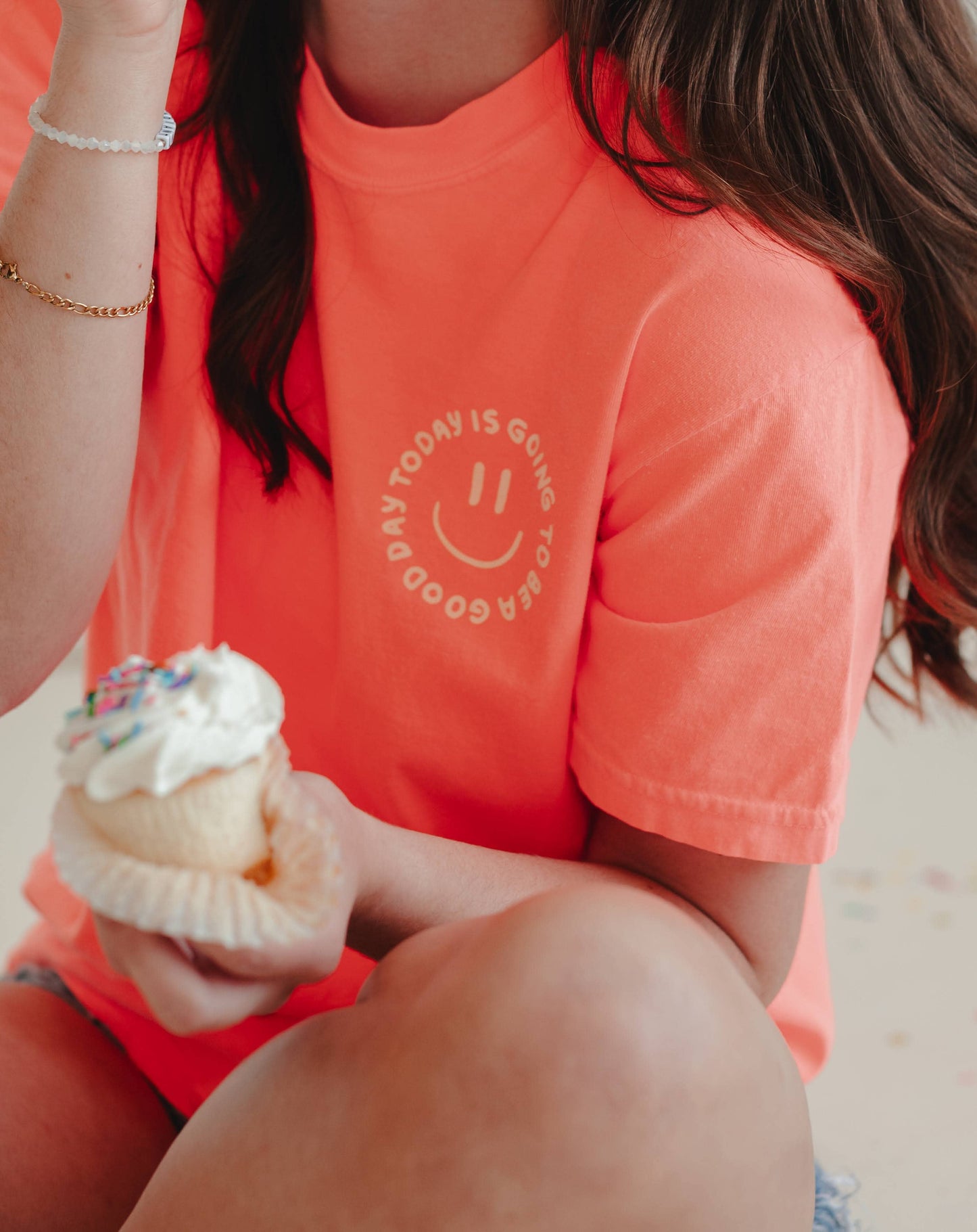 Good Day Tee, Feathered Farmhouse