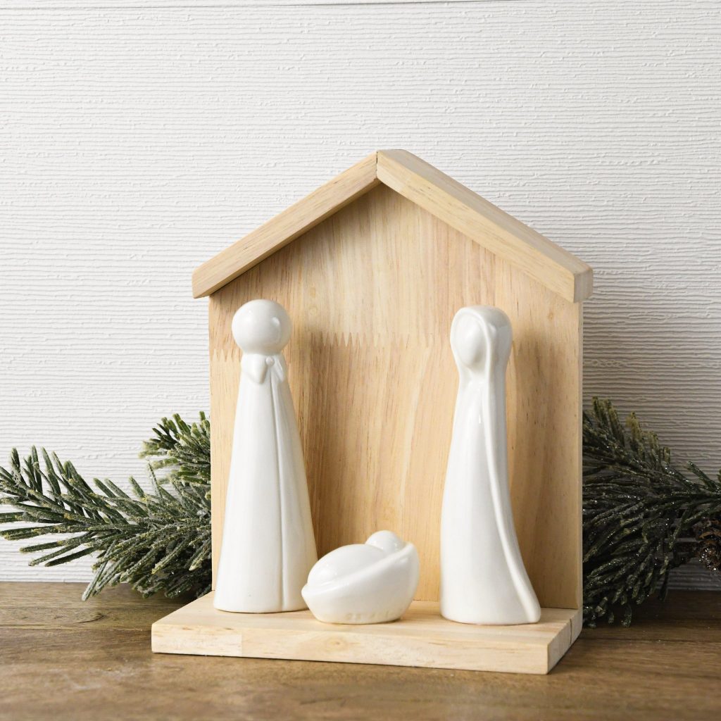 Manger Tabletop, The Feathered Farmhouse
