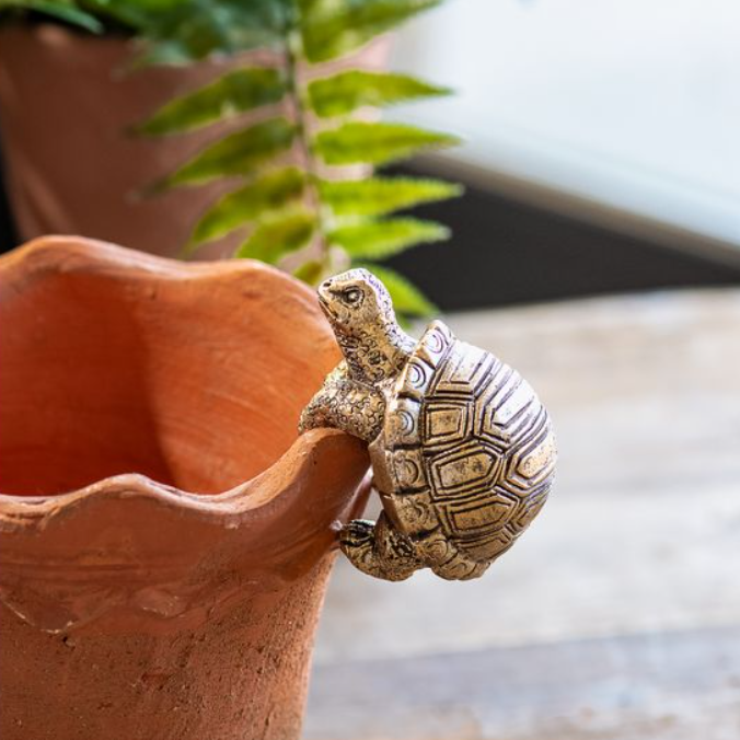 Turtle Pot Hanger, Feathered Farmhouse