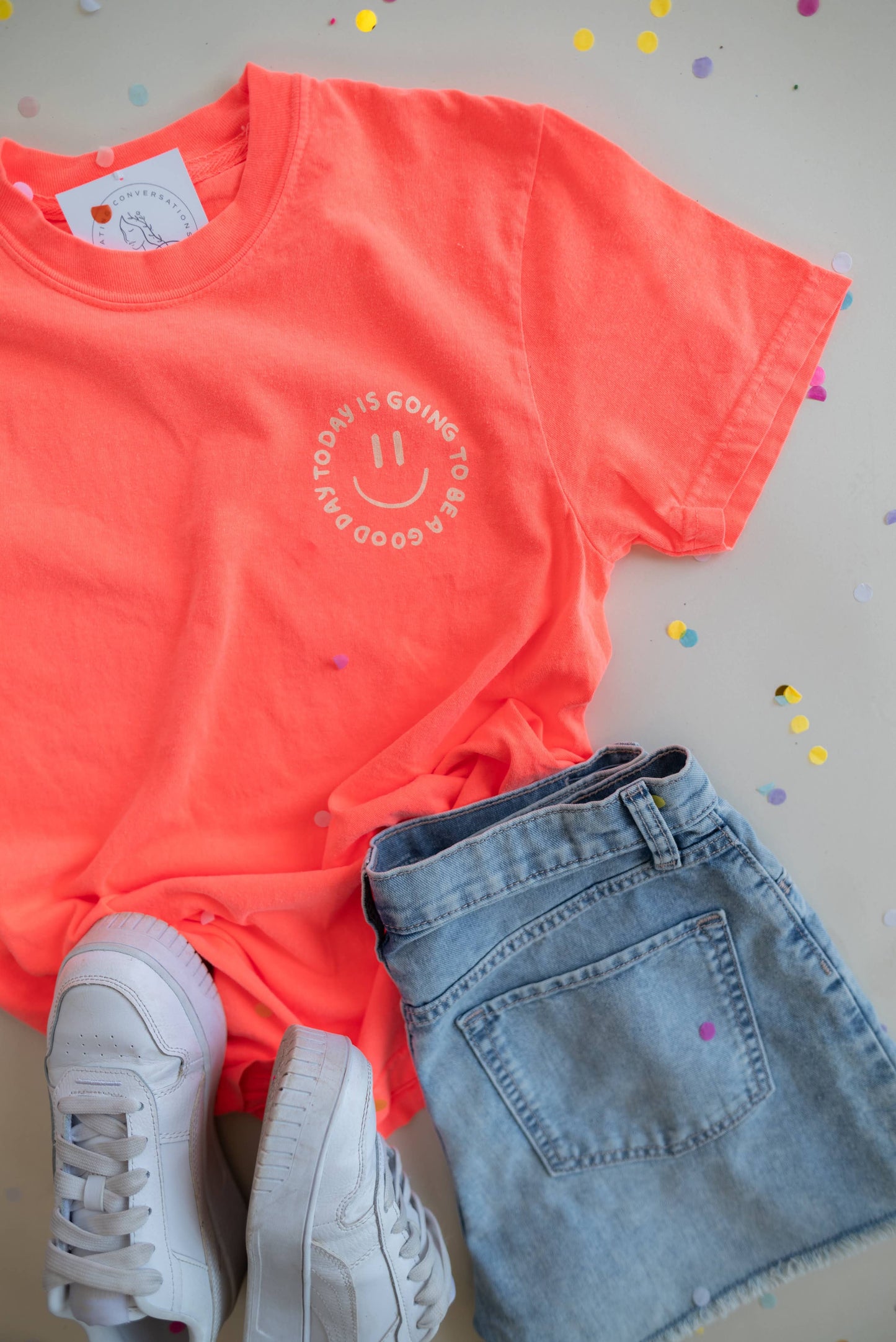 Good Day Tee, Feathered Farmhouse