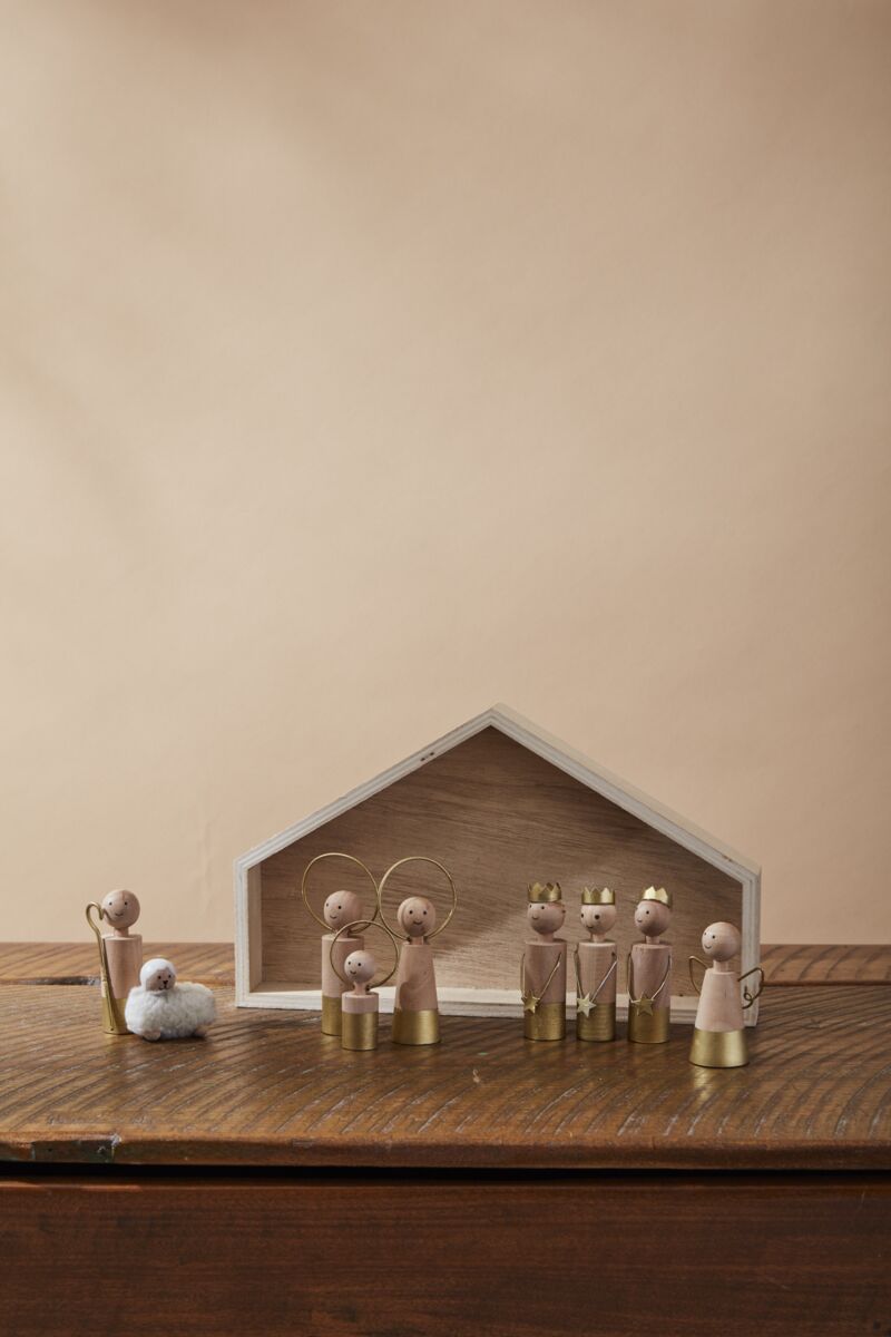 The Manger, Feathered Farmhouse