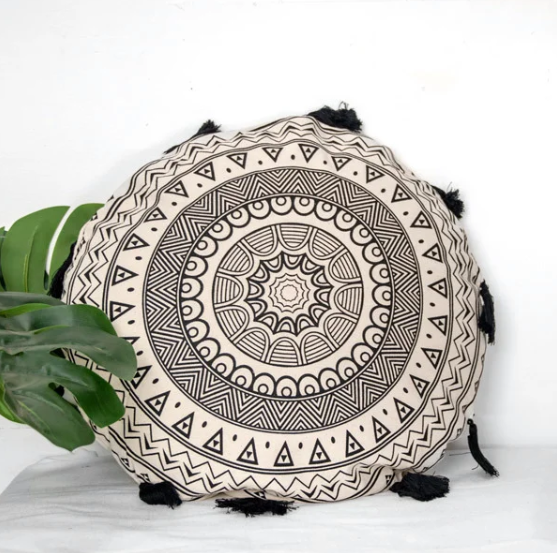 Round Cushion, Feathered Farmhouse