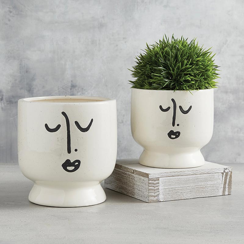 Round Face Pot, The Feathered Farmhouse