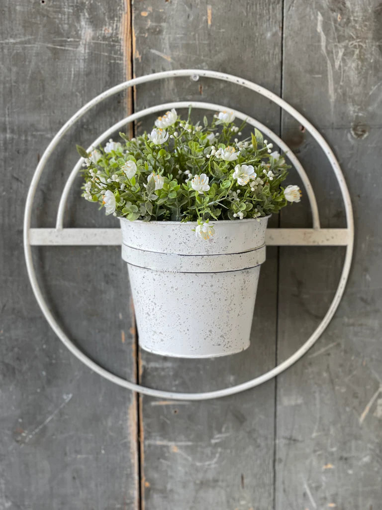 Stratus Holder, The Feathered Farmhouse