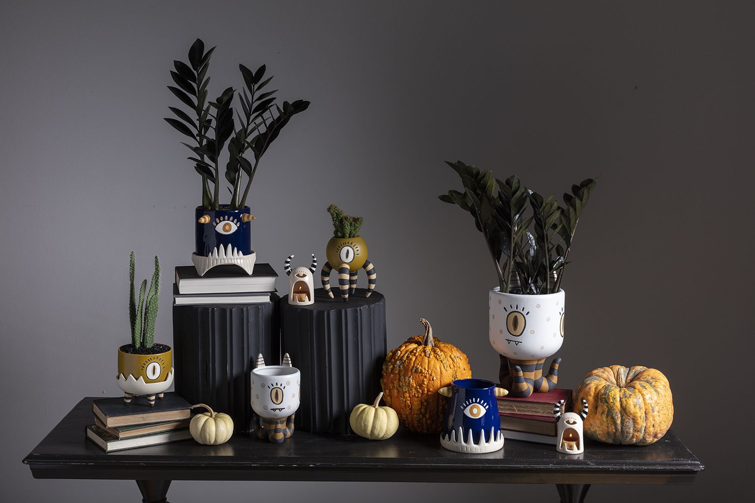 Claw Pot, Feathered Farmhouse