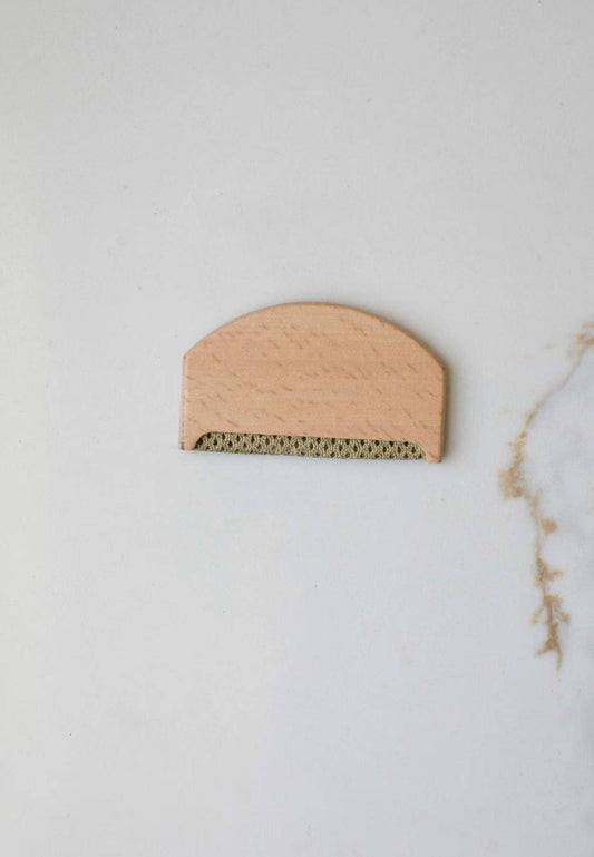 Reusable Wooden Fabric Shaver, Feathered Farmhouse