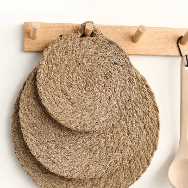 Round Woven Natural Trivets with Handle, Feathered Farmhouse