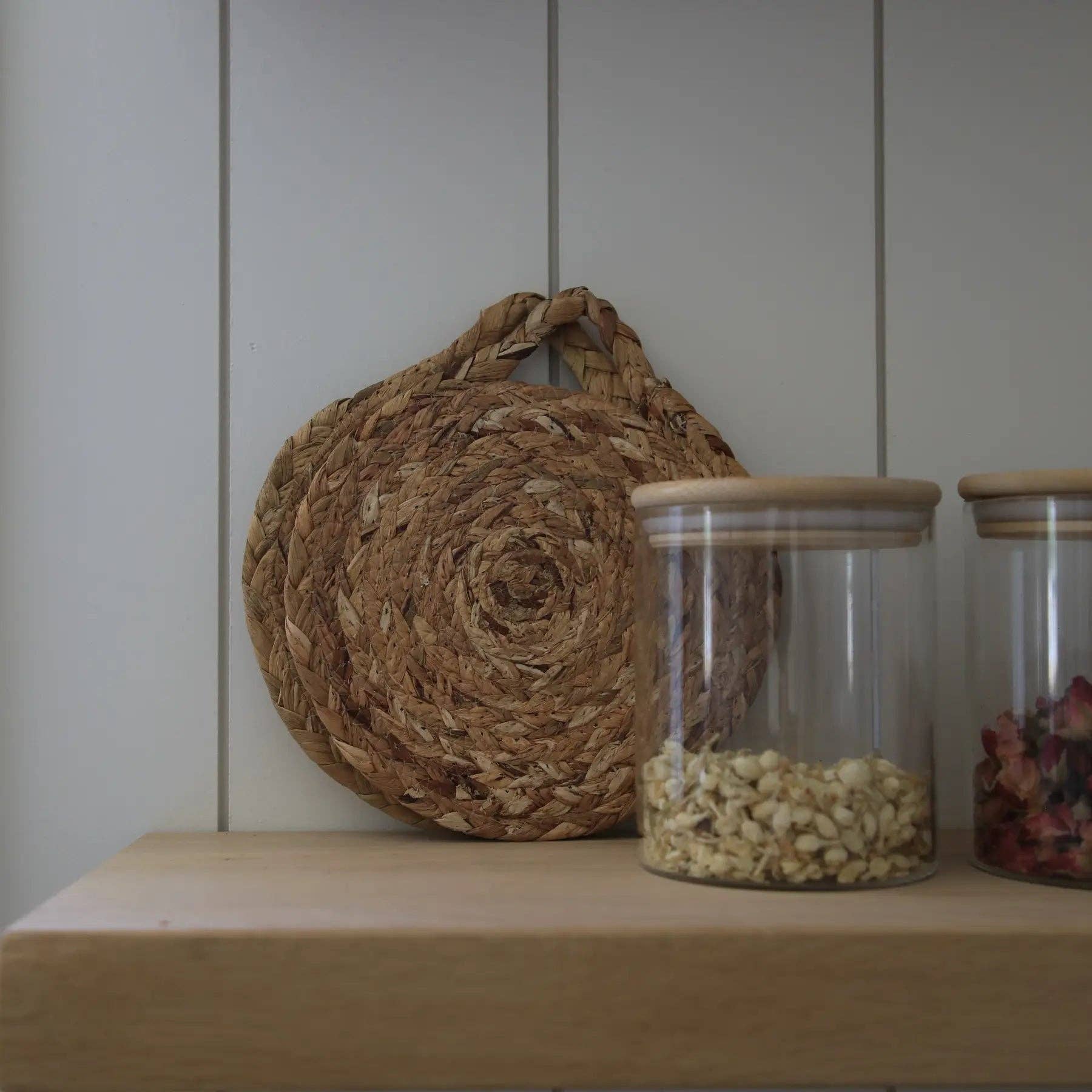 Round Woven Natural Trivets with Handle, Feathered Farmhouse