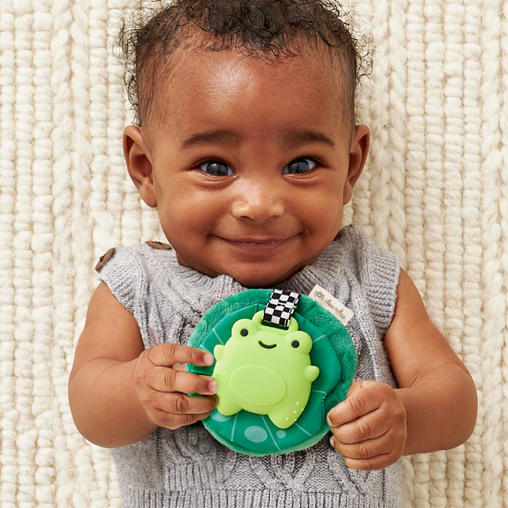 Frog Sweetie Crinkle™, Feathered Farmhouse
