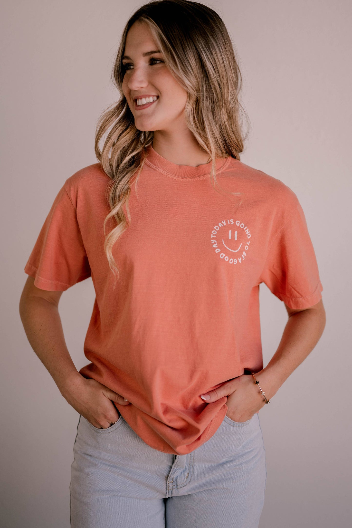 Good Day Tee, Feathered Farmhouse