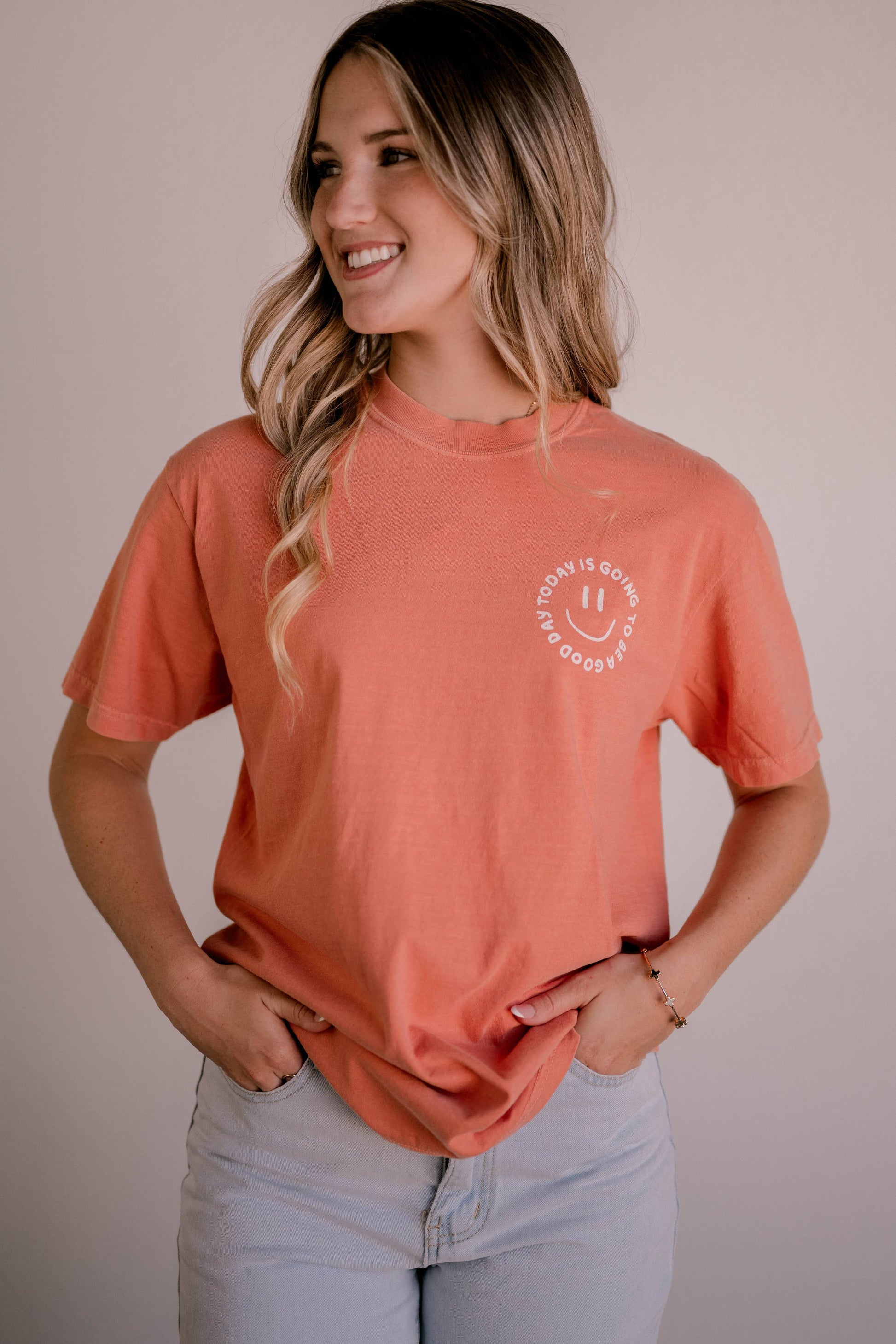 Good Day Tee, Feathered Farmhouse