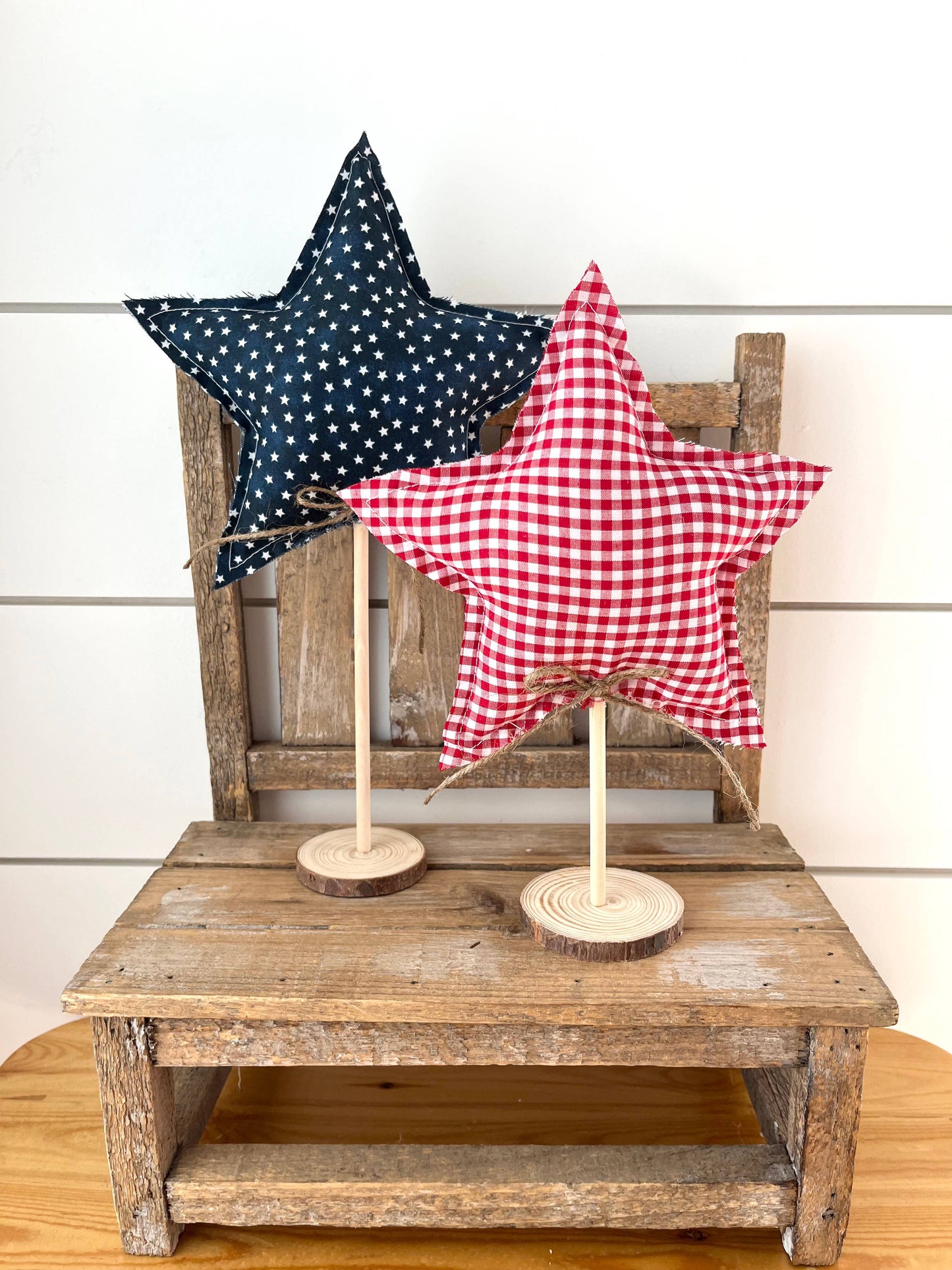Red Gingham Rustic Star Set, Feathered Farmhouse
