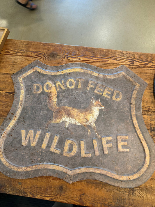 Do Not Feed Wildlife Sign