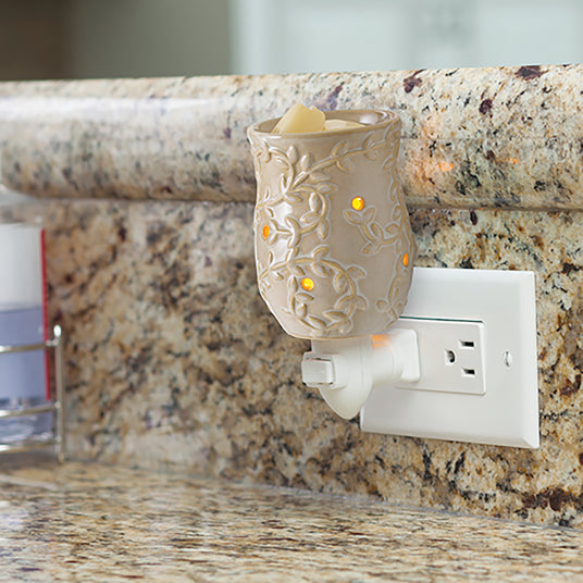 Chai Pluggable Diffuser, Feathered Farmhouse