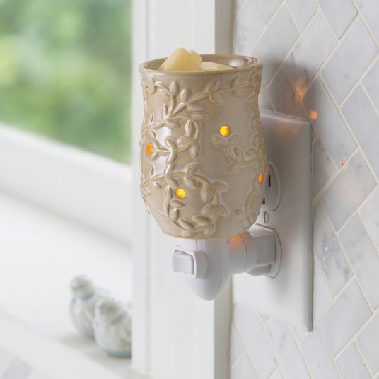 Chai Pluggable Diffuser, Feathered Farmhouse