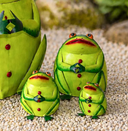 Metal Phat Garden Frog, Feathered Farmhouse