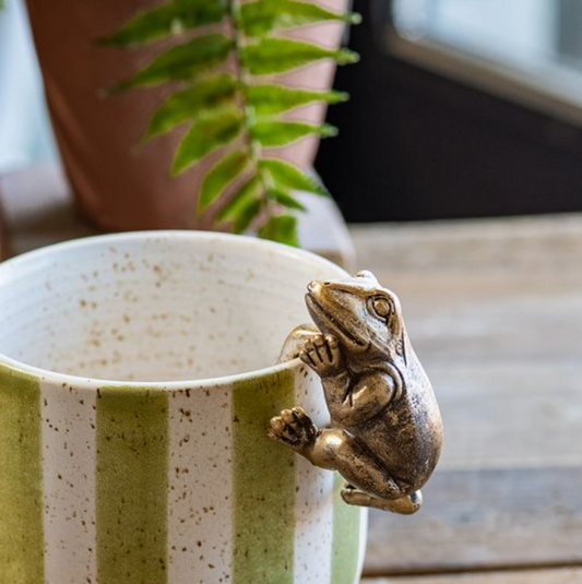 Frog Pot Hanger, Feathered Farmhouse
