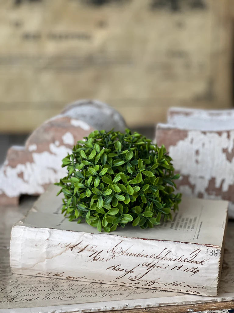 Lyric Boxwood Orb, Feathered Farmhouse