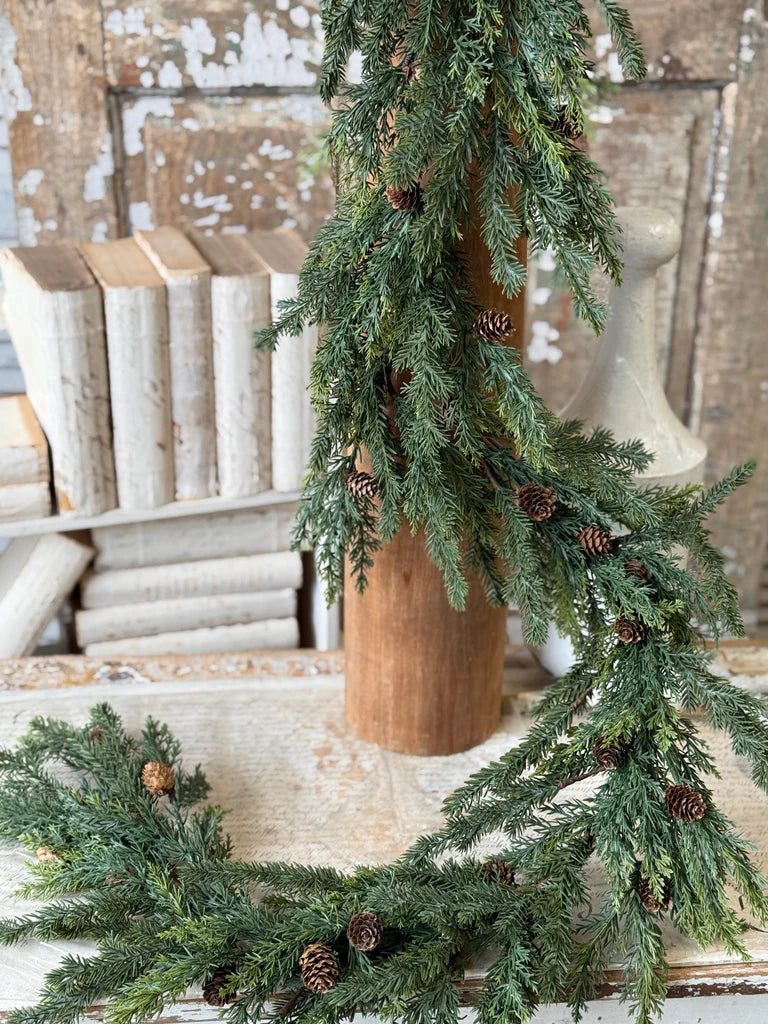 Crosswoods Juniper Garland, Feathered Farmhouse