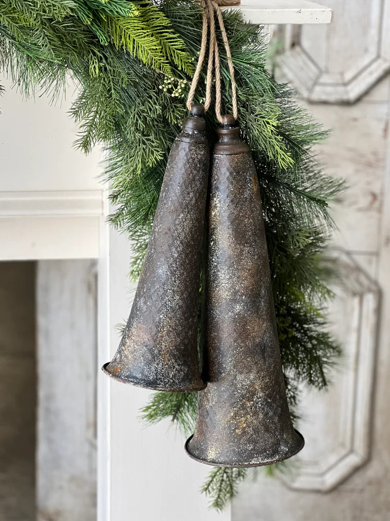 Bellagio Bell, Feathered Farmhouse