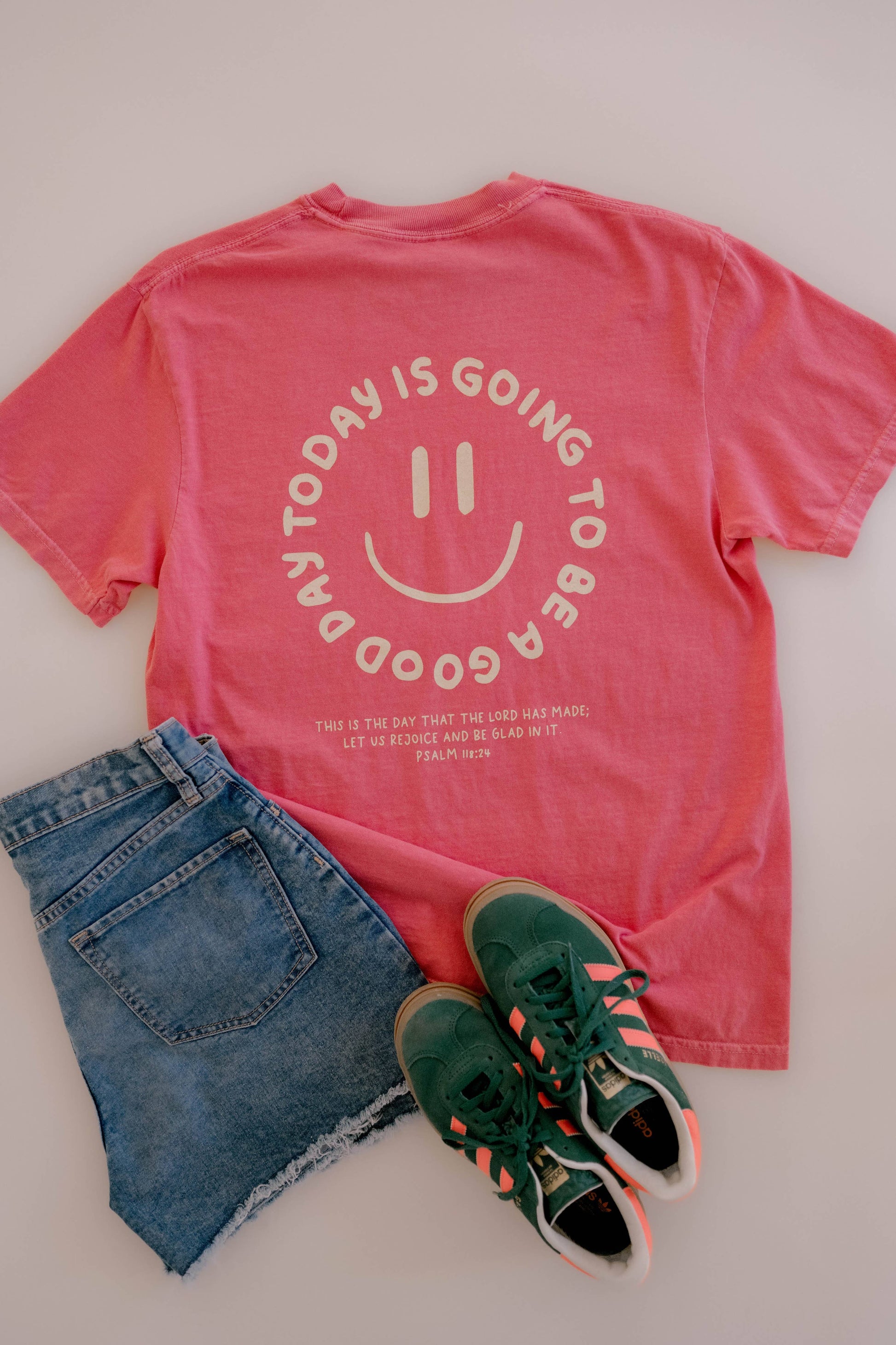 Good Day Tee, Feathered Farmhouse