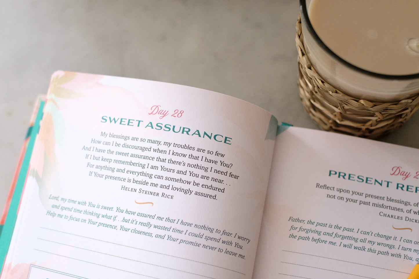 A Year of God's Goodness: A Prayer & Praise Tracker for Women, Feathered Farmhouse