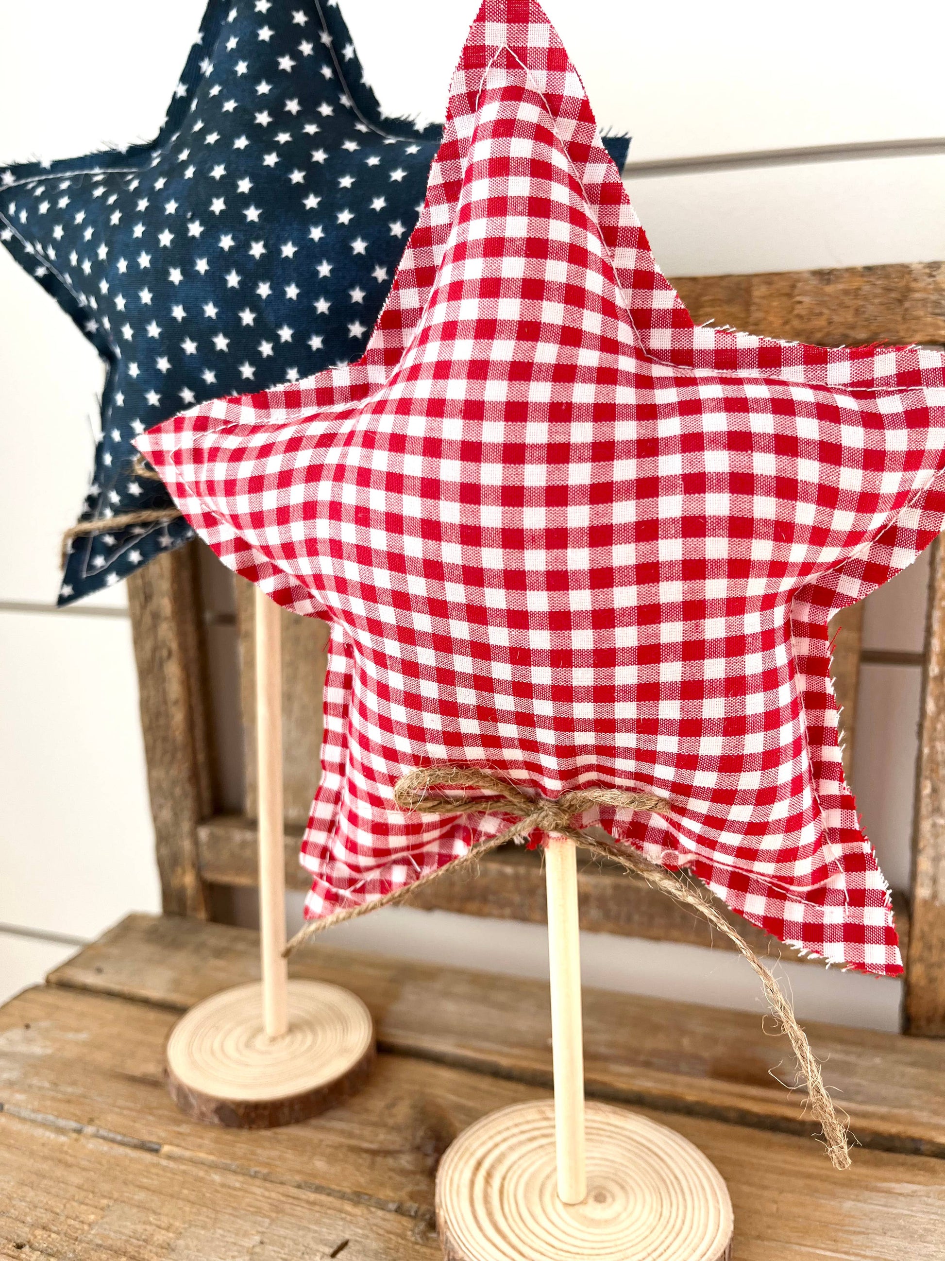 Red Gingham Rustic Star Set, Feathered Farmhouse