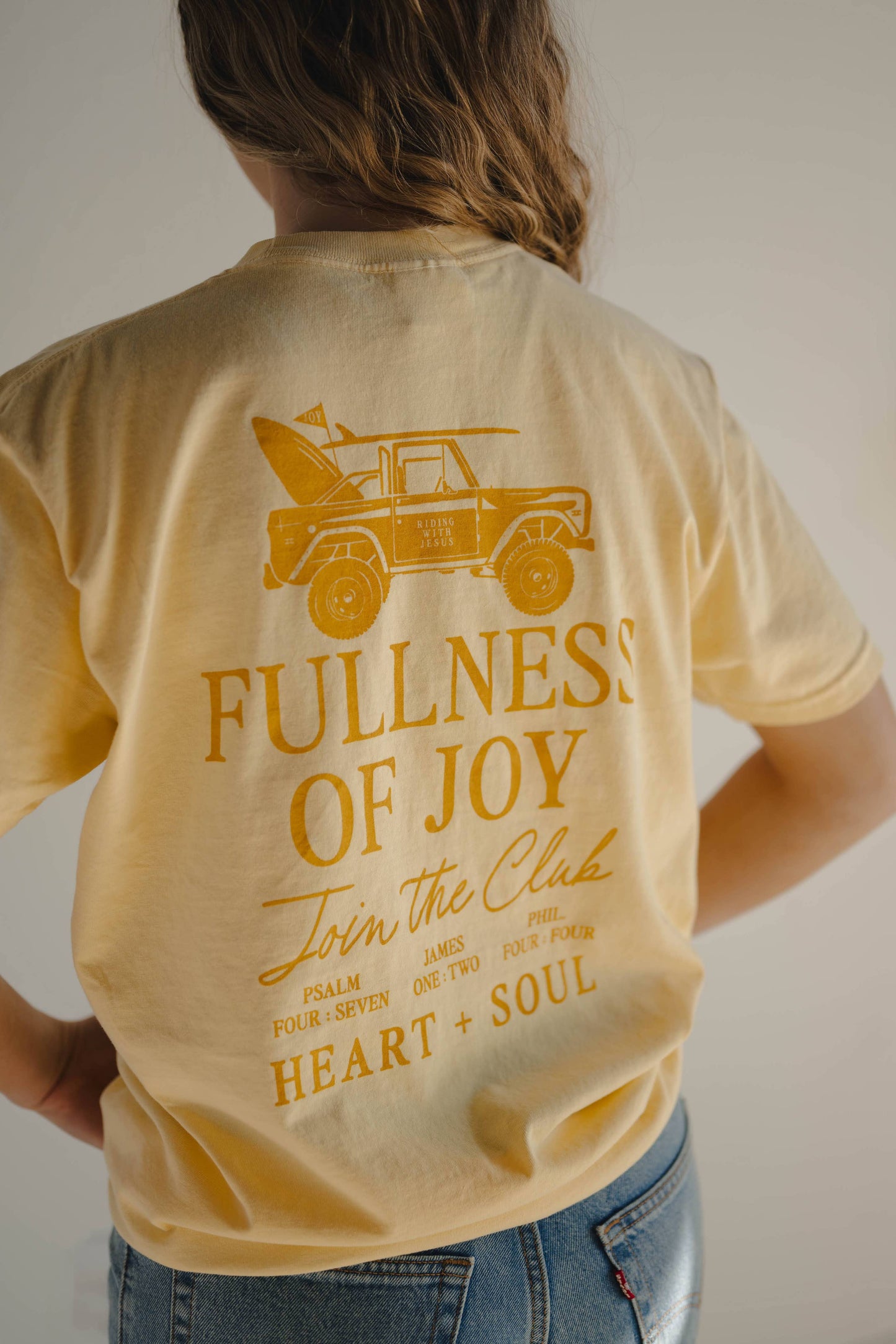 Choose Joy Tee, Feathered Farmhoue