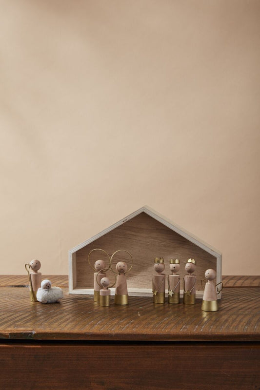 The Manger, Feathered Farmhouse